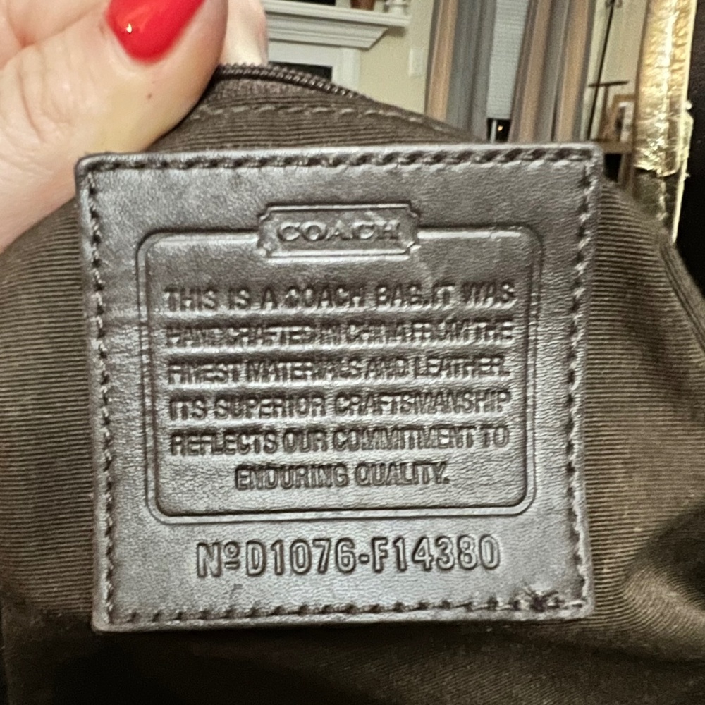Coach Ergo Signature Shoulder Handbag with Kiss Lock - Picture 4 of 4
